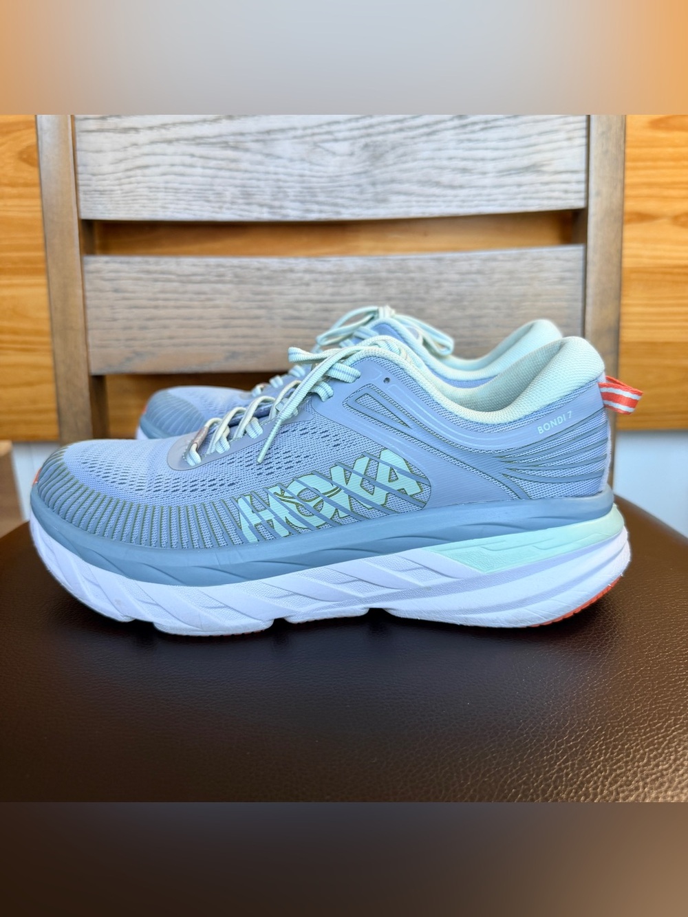 HOKA Women's Bondi 7 in the Blue Fog/Blue Glass colorway sz 7.5 - Picture 4 of 11